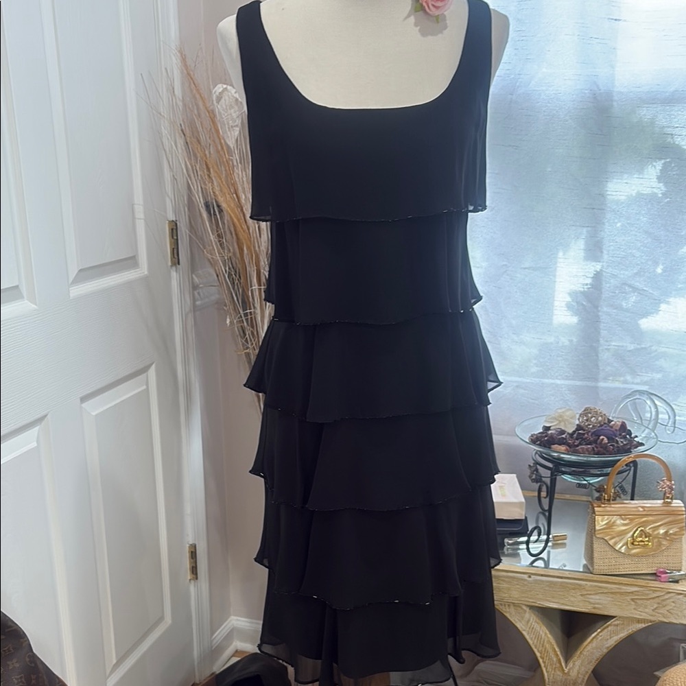Patra Black Mini Dress with Elegant Design